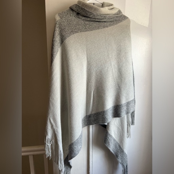 Lovestitch Gray turtle neck Knit shawl - Picture 2 of 5